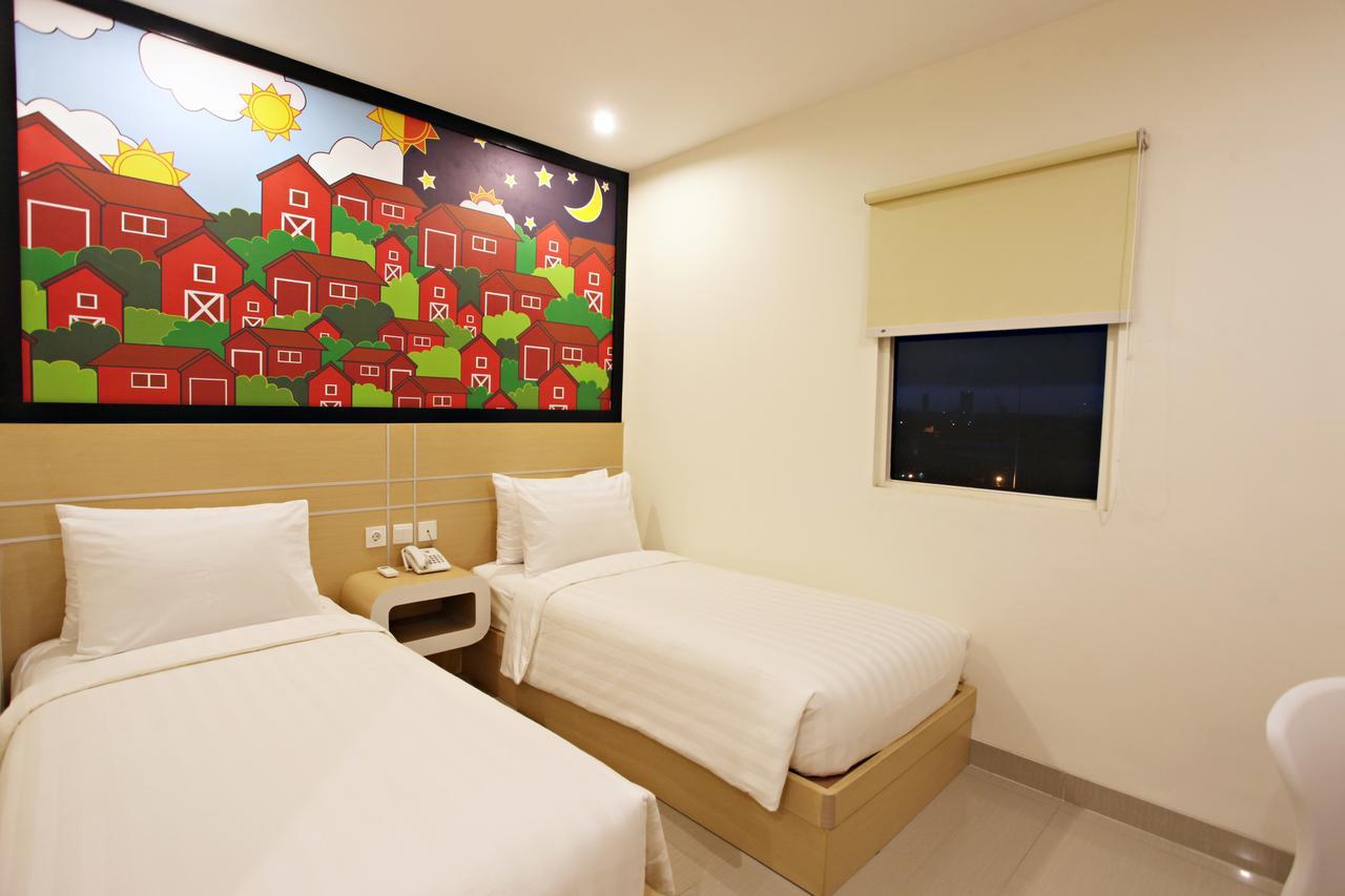 Отель Nite & Day Surabaya - Gunungsari Экстерьер фото